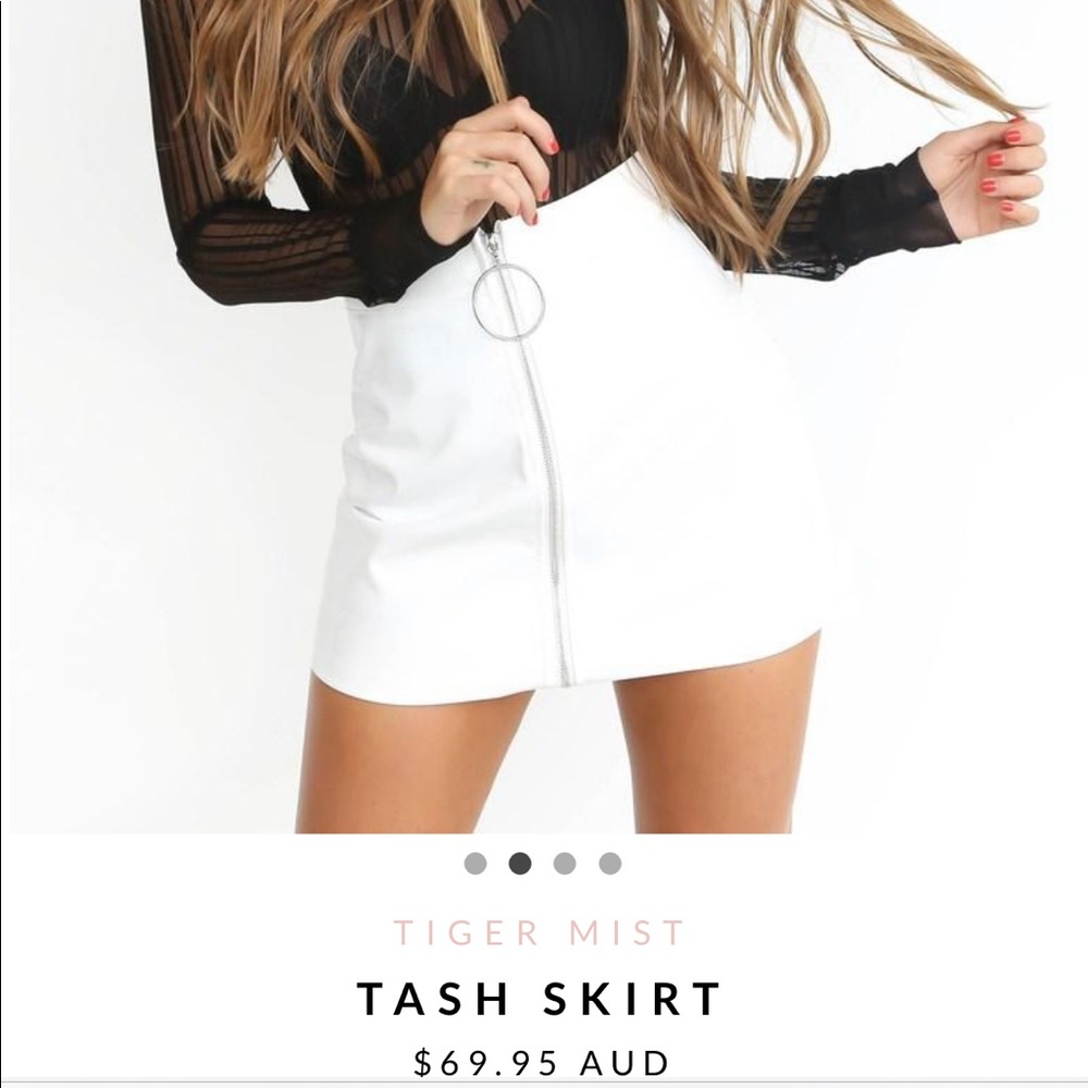 White shinny tiger mist skirt